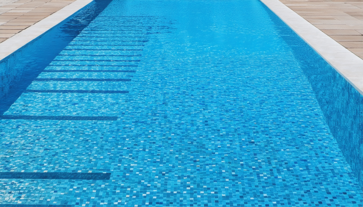 découvrez comment choisir le carrelage parfait pour votre piscine et révélez le secret d'une transformation réussie alliant esthétique, sécurité et durabilité.